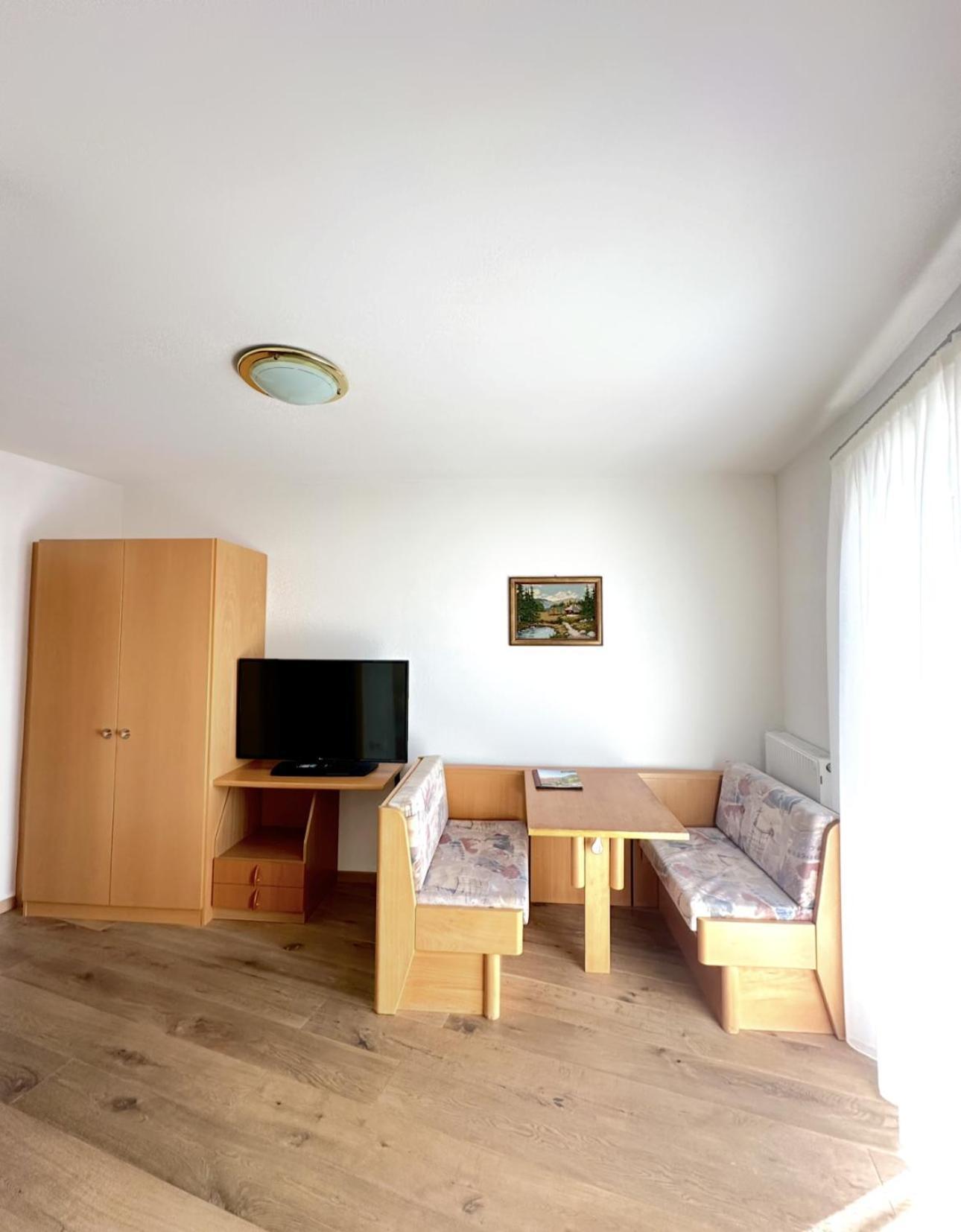 Garni Hotel Dorothea 蒂鲁罗 外观 照片