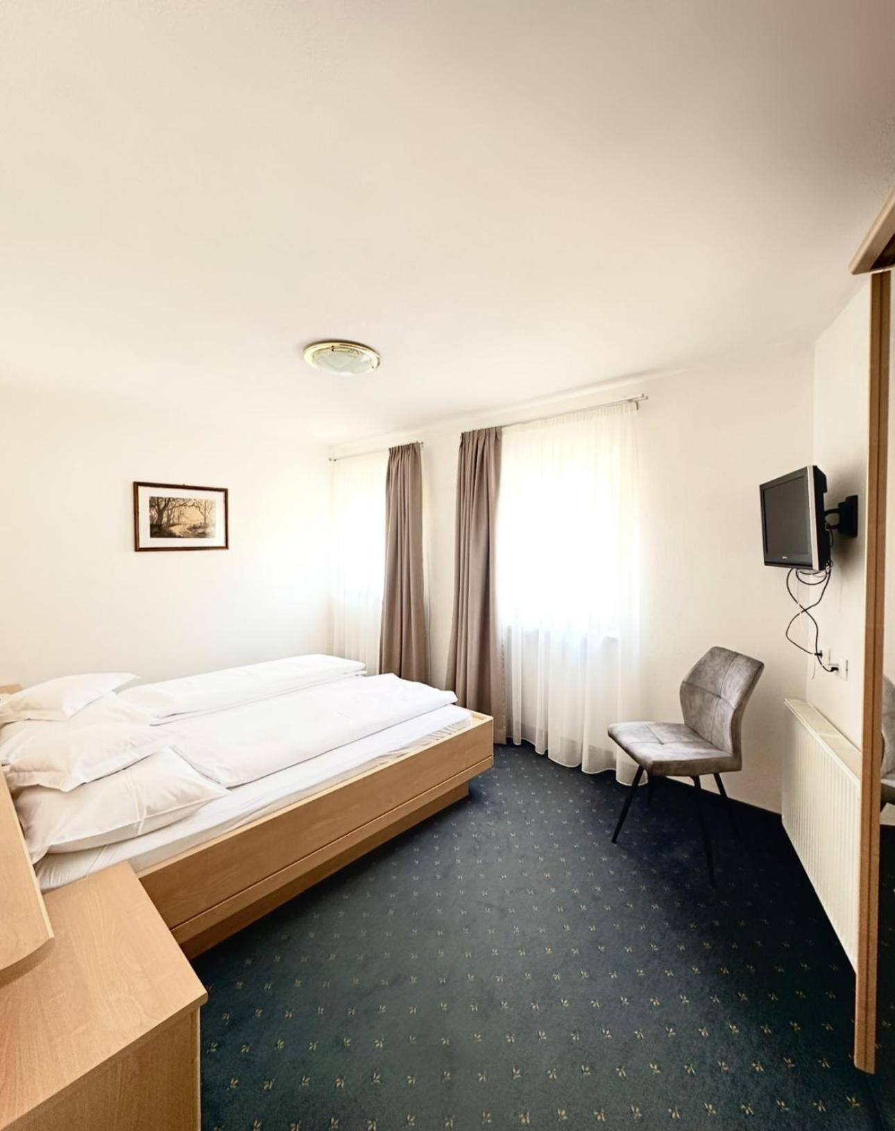 Garni Hotel Dorothea 蒂鲁罗 外观 照片