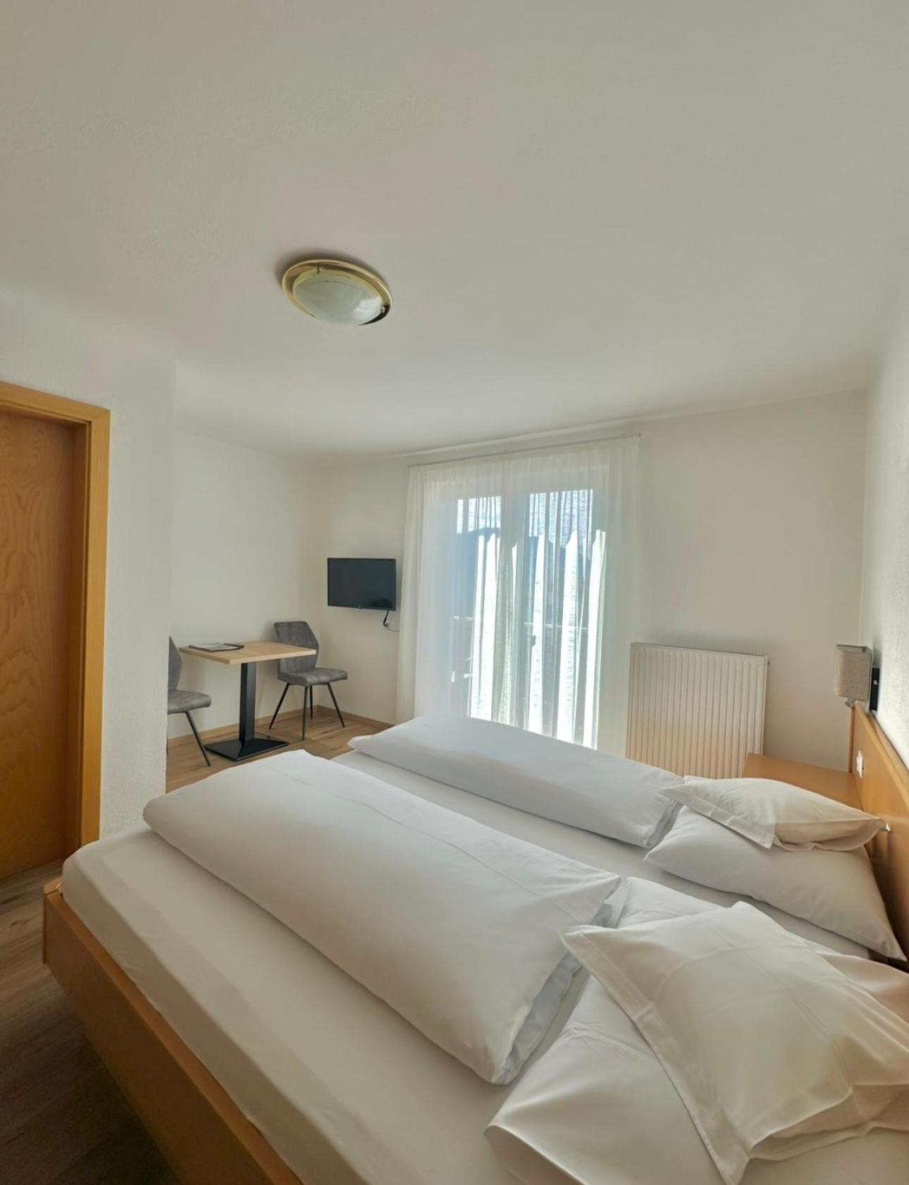 Garni Hotel Dorothea 蒂鲁罗 外观 照片